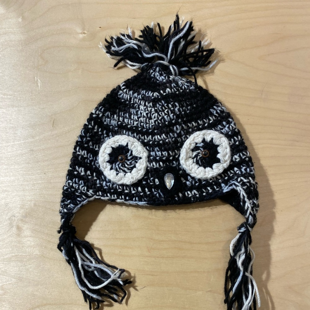 Black and White Owl Knit Hat (DH) - Picture 2 of 11